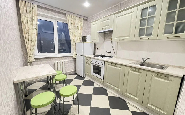 Na Ulitse Bratyev Zhabrovykh 3 Flat