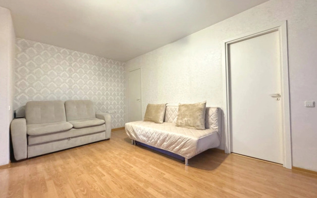 Квартира Двухкомнатная с Балконом и Кондиционером в Центре на Весенней