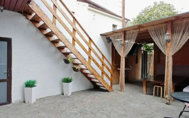 Jonny-House Guest House