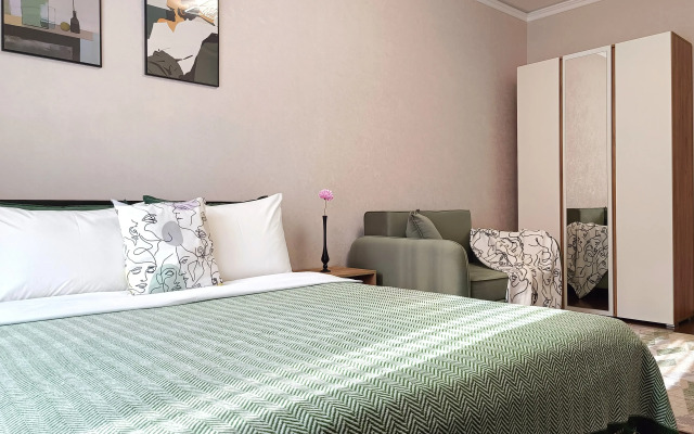 Uluchshennye Novy Lessner Apartments