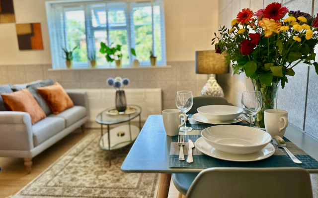 Damos Living - Superb Business En-Suite Studio Apartments