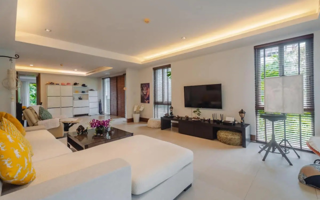 Elegant Beachfront 3Br Condo at Pearl of Naithon Apartments