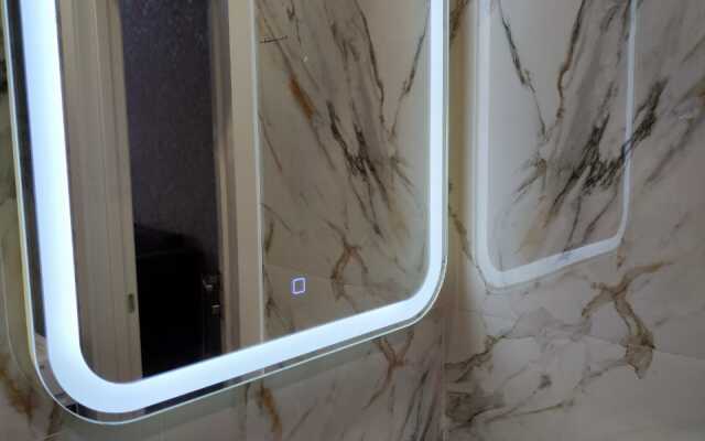 3kh mestnye apartamenty s balkonom i basseynom Apartments