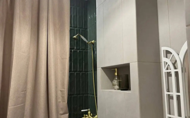 Dizaynerskaya V Tsentre Abkhazii Flat