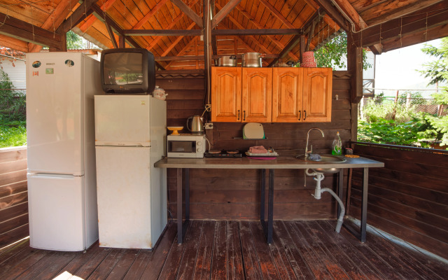 U Dachnyij Guest House