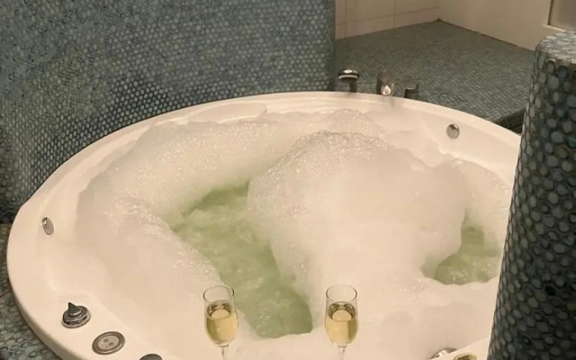 Peshkom V Ermitazh I Na Dvortsovuyu Ploschad Flat