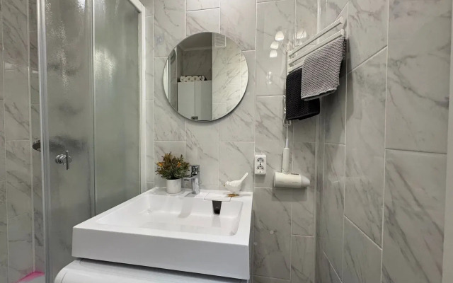 2 Nochi Na Oktyabryskoy Naberezhnoy 40 Flat