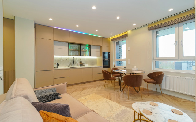 stil'naya dvuhkomnatnaya VIP na beregu reki Flat