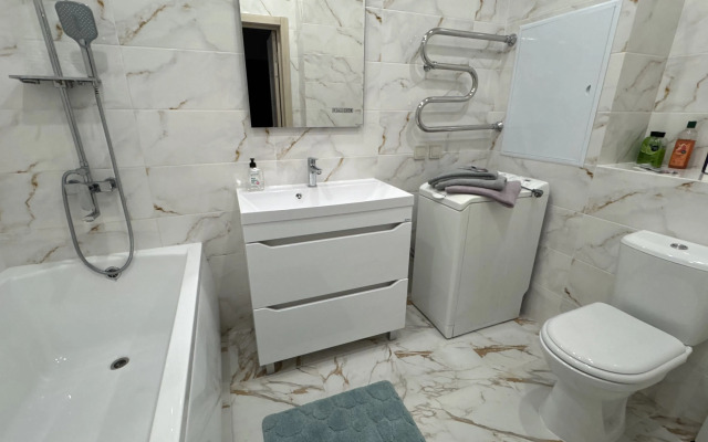 Kvartira U Metro Grushevka Apartments
