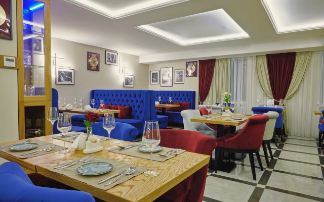 45 Parallel Hotel