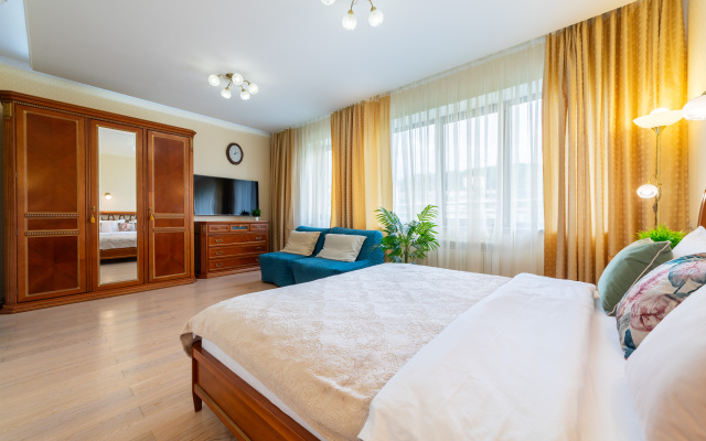 S Dvumya Terrasami I Basseynom Flat
