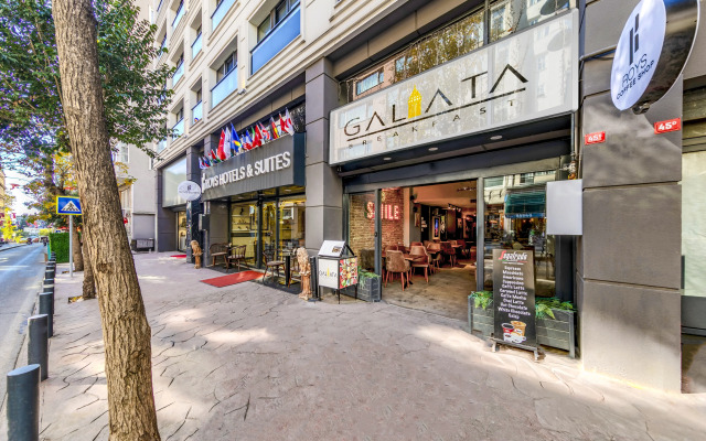 Отель Roys Hotel & Suites