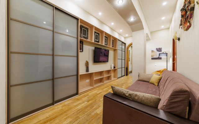 Апартаменты 2 спальни на Большой Московской 9