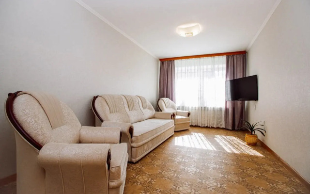 Prostornaya Dvukhkomnatnaya Flat