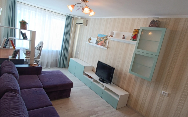 Uyutnaya 2-Khkomnatnaya Na Rechnoy Naberezhnoy Flat