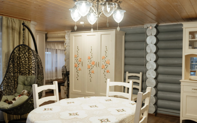 Частный дом на берегу реки