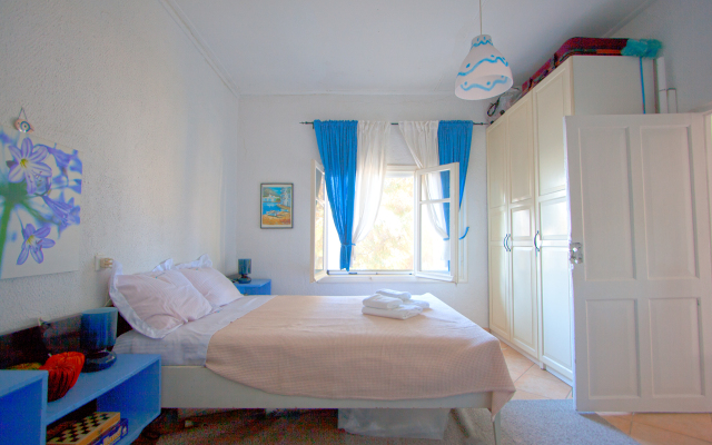 Barlee BeachFront House Metamorfosi Guest House