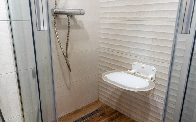 Dve podushki v Pesochnom, Sadovaya, 90 Flat