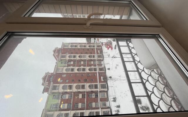 Tikhaya Studiya Na Rikhtera Flat