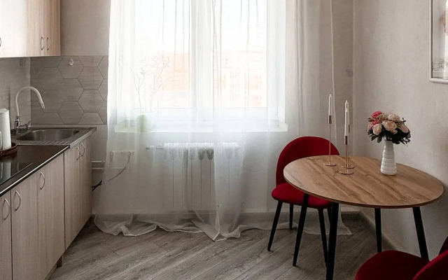 Na Ulitse Dmitriya Sredina Flat