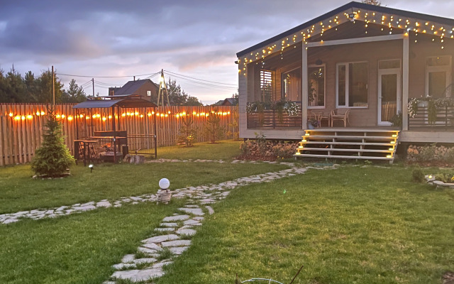 Частный дом в соснах