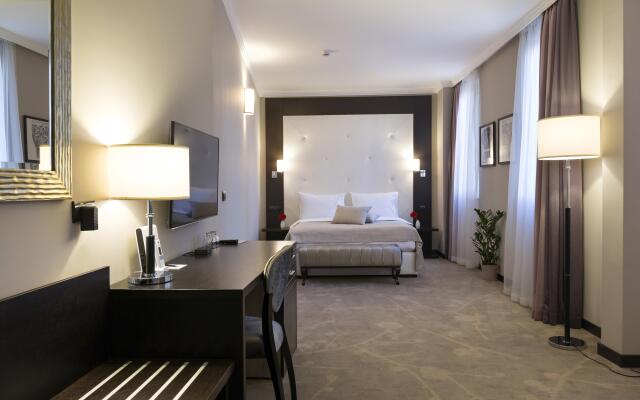 Constantine the Great Hotel