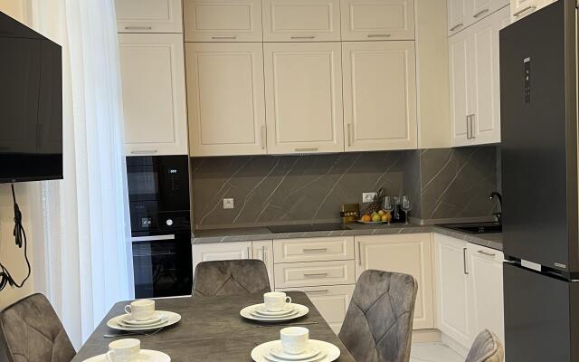 Zhk Merkato S Basseynom Apartments