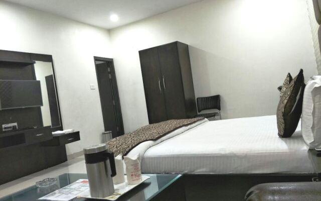 Hotel Mandakini Lush