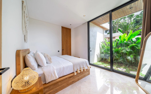 Novaya Stilnaya, Ogromny Basseyn, Ubud, X10 Villa