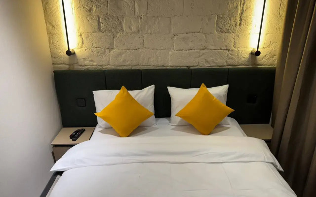 Twelve Inn Hotel