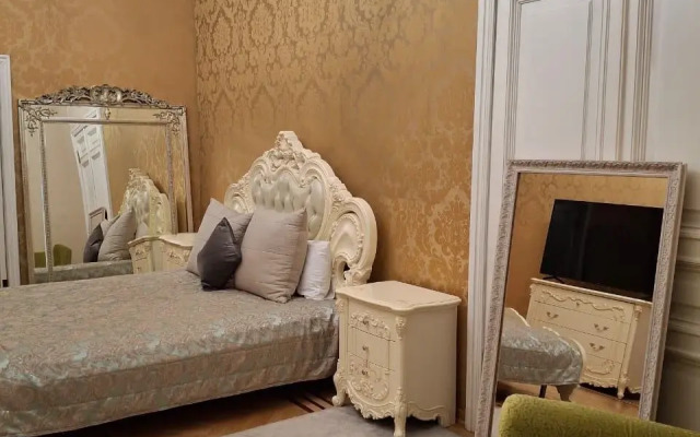 Izi Jiza Na Voskresenskoy Naberezhnoy 30 Apartments