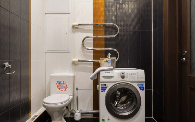V Azhk Parusa Flat