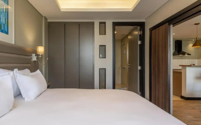 Отель Trademark Suites at Enaki Town