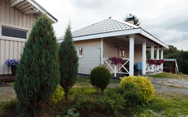 Частный дом у реки