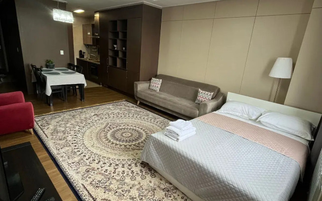 12j Etazh S Shikarnym Vidom Na Mechet', Vozle Posol'stva SSHA Apartment