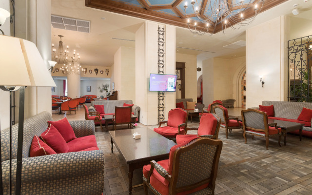 Bogatyr Hotel — Includes Sochi Park Tickets