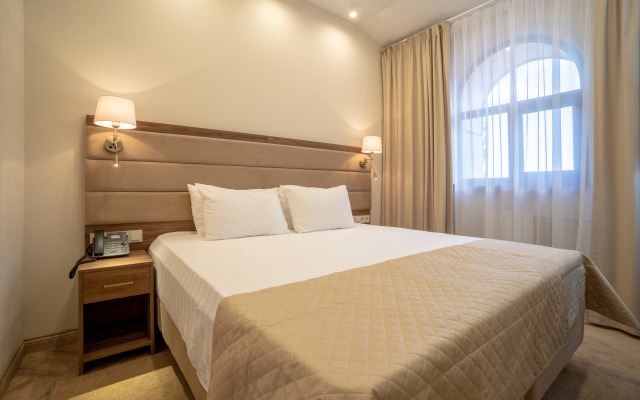 Hotel Grand-Otel (osnovan V 1901 Godu)