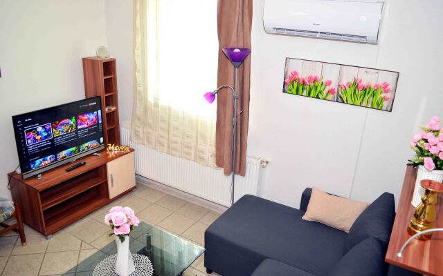 Lorabel Apartment House