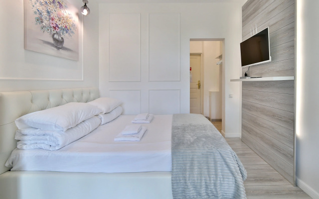 Апартаменты ApartAmore Покровский Парк Стандарт с Видом на Парк