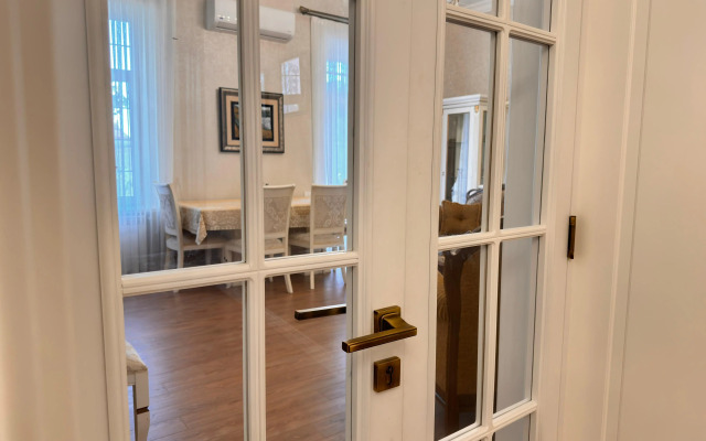 Апартаменты HISTORY 1888 Сentral Apartment & Excursions