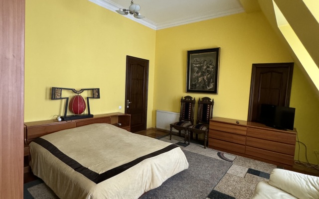 Queen Hotel