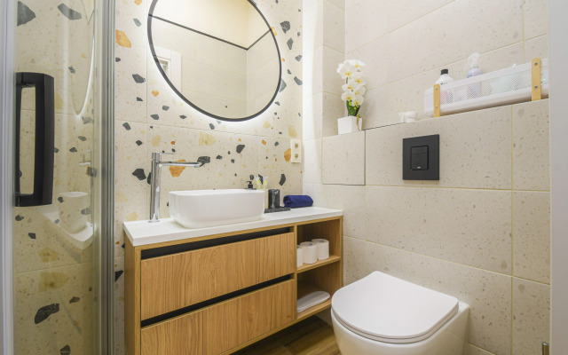 Svetlye v tsentre goroda okolo metro Kurskaya Apartments