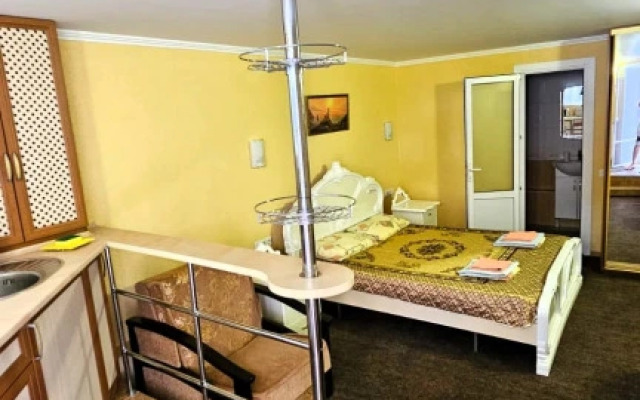 Апартаменты Феодосийский залив однокомнатная студия в цоколе