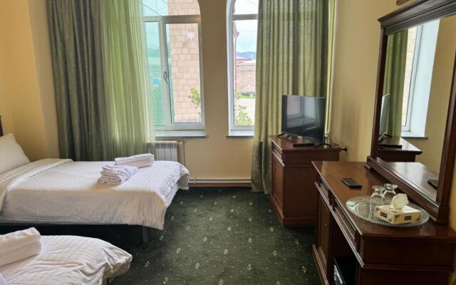 Lalaner Hotel