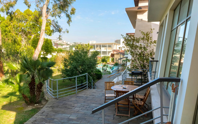 Частный дом Дом с бассейном