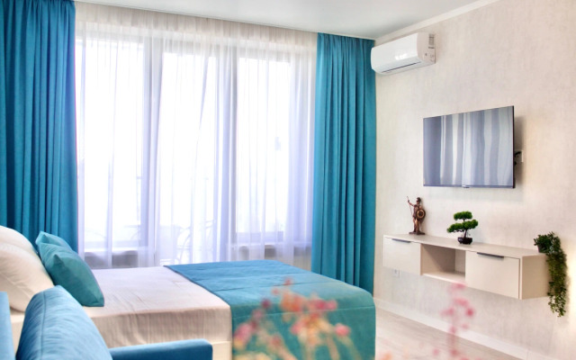 S basseynom u morya Apartment