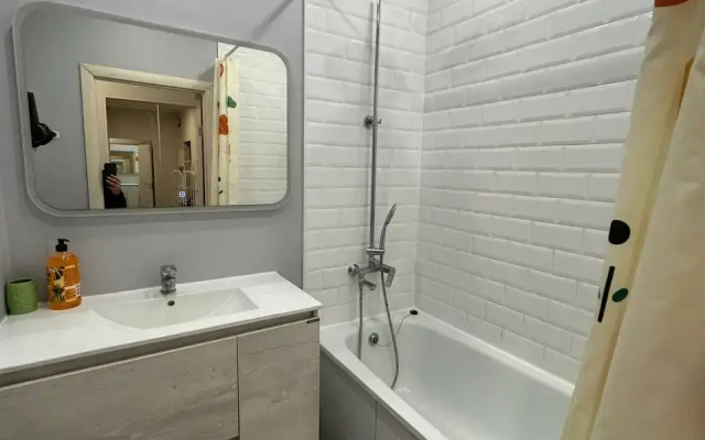 Квартира Новая однокомнатная квартира возле ТРЦ Аура