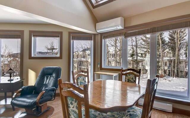 Bright Condo near the Lake Private House