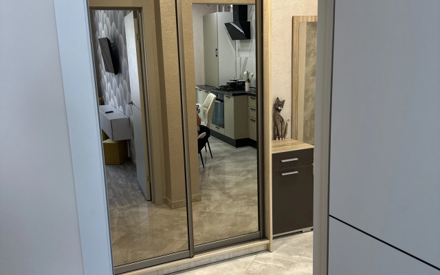 Uyutnaya kvartira na poberezhye Zelenogradska Flat