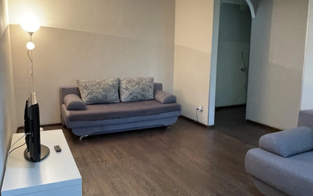 Ryadom S Zhd Vokzalom Flat